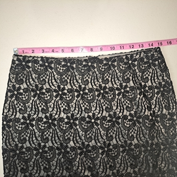 3 FOR 12 SALE Ann Taylor Eyelet Petite Skirt Size 6P - Picture 3 of 7